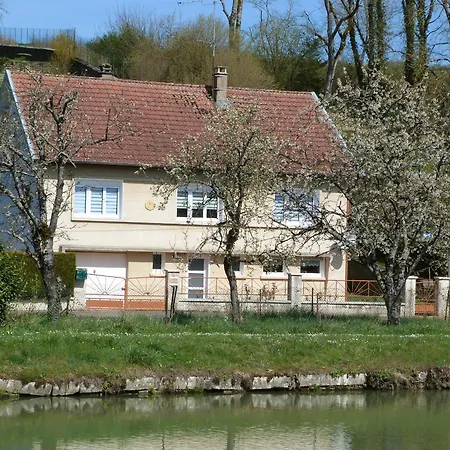 Loft Au Bord De La Meuse Avec Jardin, Terrasses Et Activités Variées à - Fr-1-585-81 * Vilosnes-Haraumont